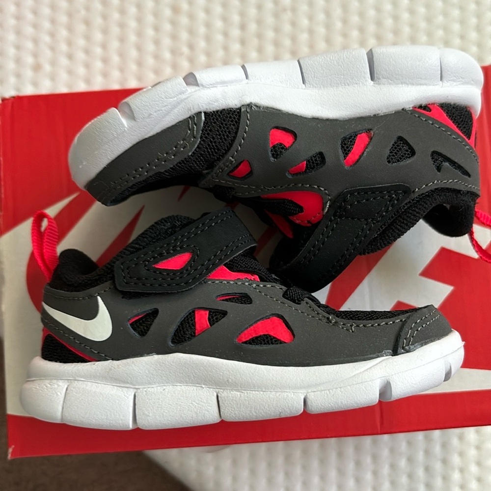 BRAND NEW Nike Flex Runner summer shoe running shoe soft comfortable sneaker